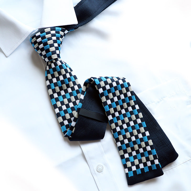 水色-黒色-白色-ブロック柄-ニット-ネクタイ-ニットタイプ-全長-約141cm-剣幅-約5-5cm-情熱系-奇抜-男女-祝-おしゃれ-かわいい-結婚式-カジュアル-シンプル-スーツ-人気-プレゼント-ギフト-入園式-入学式-成人式