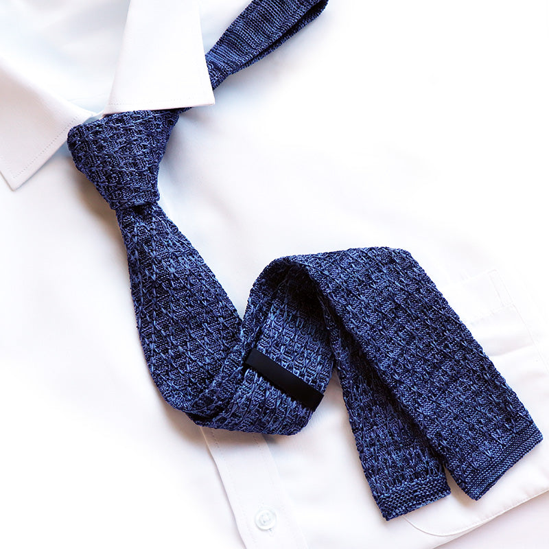 柔らかい青紫系の色-ベース-カギ編-ニット-ネクタイ-ニットタイプ-全長-約141cm-剣幅-約5-5cm-情熱系-奇抜-男女-祝-おしゃれ-かわいい-結婚式-カジュアル-シンプル-スーツ-人気-プレゼント-ギフト-入園式-入学式-成人式