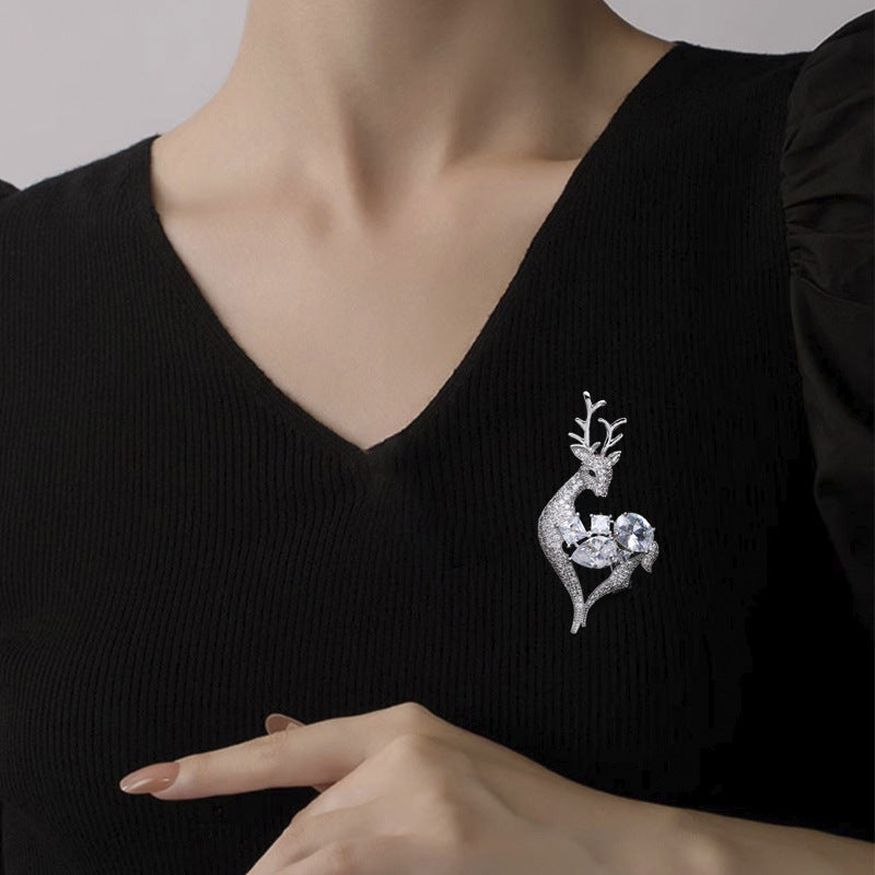 美しい鹿 ブローチ クリスタル ファッション コサージュ ピン エレガント 可愛い おしゃれ アクセサリー プレゼント 贈り物 メンズ レディース 子供 ジュエリー カフス専門店