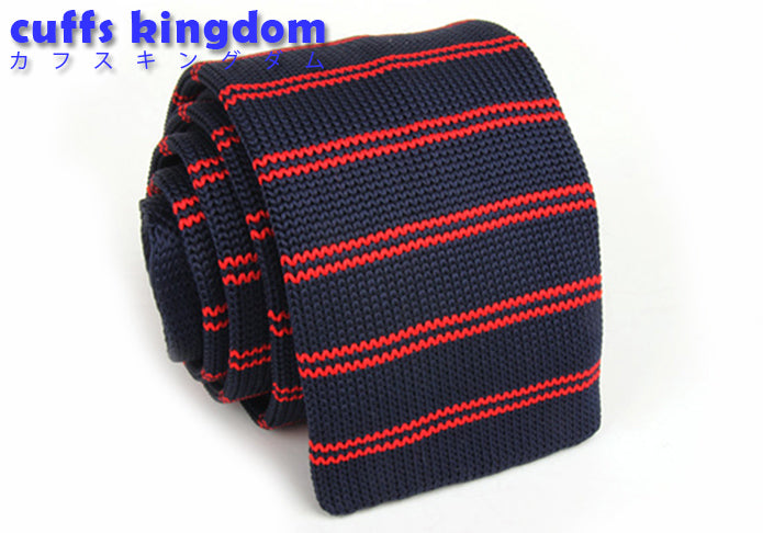 紺ベース-赤-ストライプ柄-ニットタイ-メリヤス編み-スッキリタイプ-スタイリッシュ系-シンプル-クール-男女-祝-おしゃれ-かわいい-結婚式-カジュアル-スーツ-人気-プレゼント-ギフト-入園式-入学式-成人式