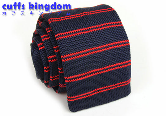 紺ベース-赤-ストライプ柄-ニットタイ-メリヤス編み-スッキリタイプ-スタイリッシュ系-シンプル-クール-男女-祝-おしゃれ-かわいい-結婚式-カジュアル-スーツ-人気-プレゼント-ギフト-入園式-入学式-成人式