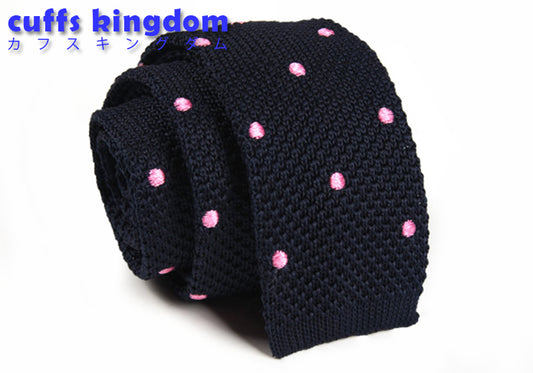 紺地-丸い-ピンク-ドット-刺-入り-ニットタイ-模様-編みタイプ-スタイリッシュ系-シンプル-クール-男女-祝-おしゃれ-かわいい-結婚式-カジュアル-スーツ-人気-プレゼント-ギフト-入園式-入学式-成人式