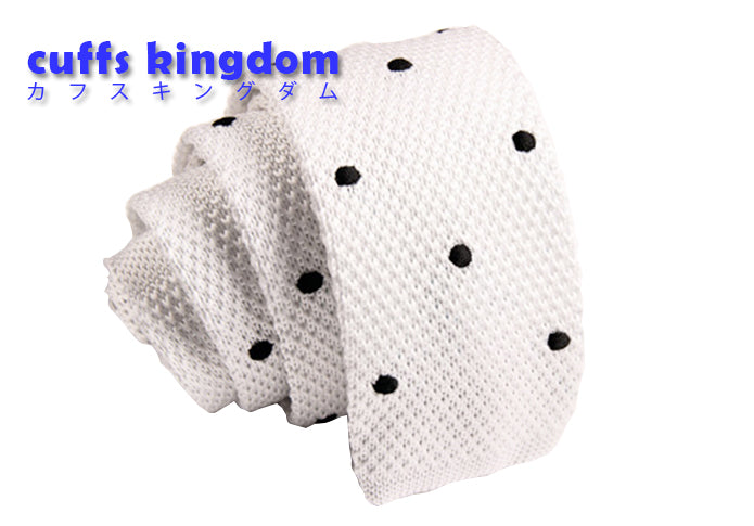 白地-丸い黒-ドット-刺-入り-ニット-タイ-模様編み-タイプ-スタイリッシュ系-シンプル-クール-男女-祝-おしゃれ-かわいい-結婚式-カジュアル-スーツ-人気-プレゼント-ギフト-入園式-入学式-成人式