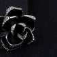 お洒落-スーツ-アクセ-薔薇のブローチ-黒-銀-色-ブラック-花-細工-ブローチ-男女-プレゼント-おしゃれ-エレガント-結婚式-カフス専門店