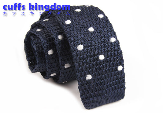 紺地-丸い-白-ドット-刺-入り-ニット-タイ-模様編み-タイプ-スタイリッシュ系-シンプル-クール-男女-祝-おしゃれ-かわいい-結婚式-カジュアル-スーツ-人気-プレゼント-ギフト-入園式-入学式-成人式
