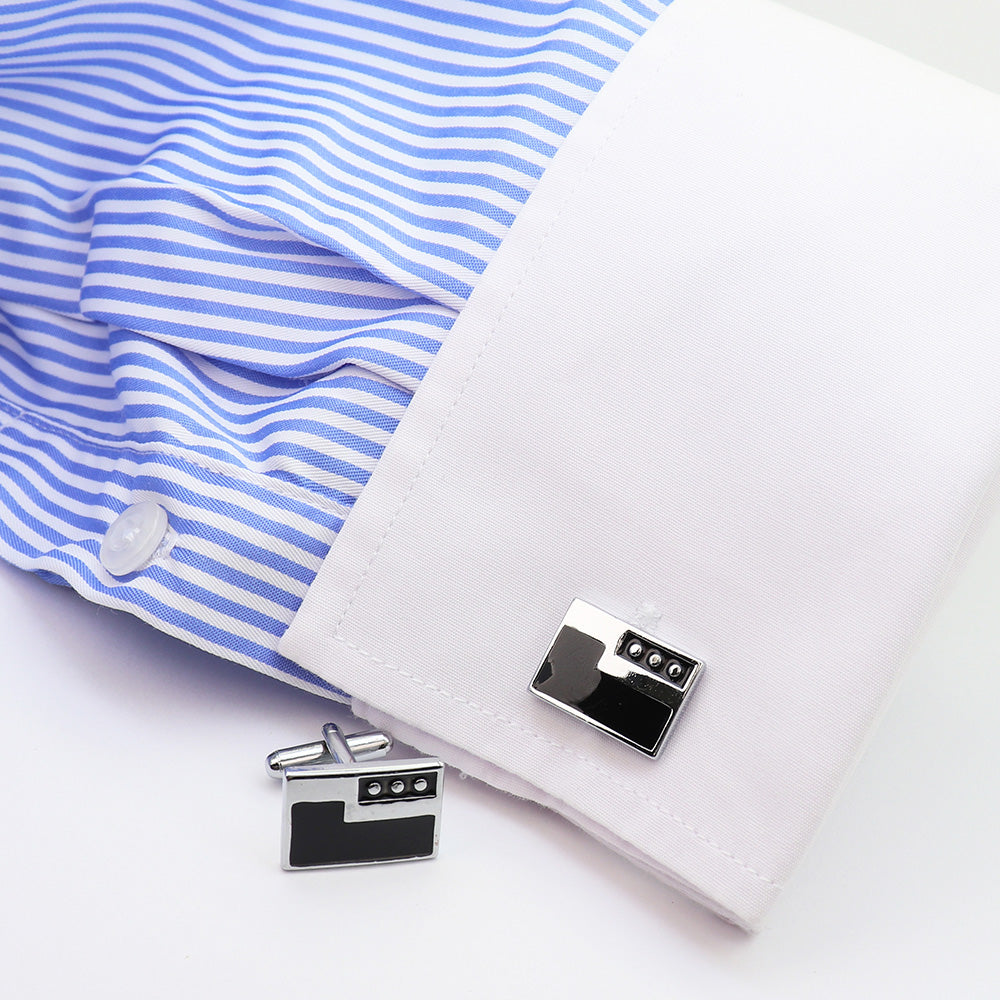 【 即日発送 】 ■ 四角形【 色 ：シルバー＆黒】カフスボタン ■ [ 1000円ぽっきり マラソン買い回り 対象 黒系 男女 営業マン おしゃれシンプル スーツ シャツ 人気 プレゼント 正装 ウエディング 入園式 入学式 ]