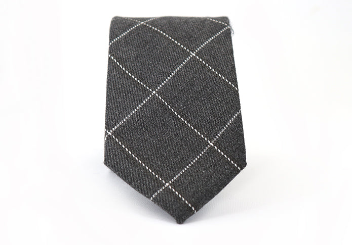 ビジネス-ネクタイ-グレー地-ホワイト-極細-格子柄-男女-祝-おしゃれ-ビジネス-結婚式-カジュアル-スーツ-人気-プレゼント-ギフト-入園式-入学式-成人式-暖か-暖色-温もり