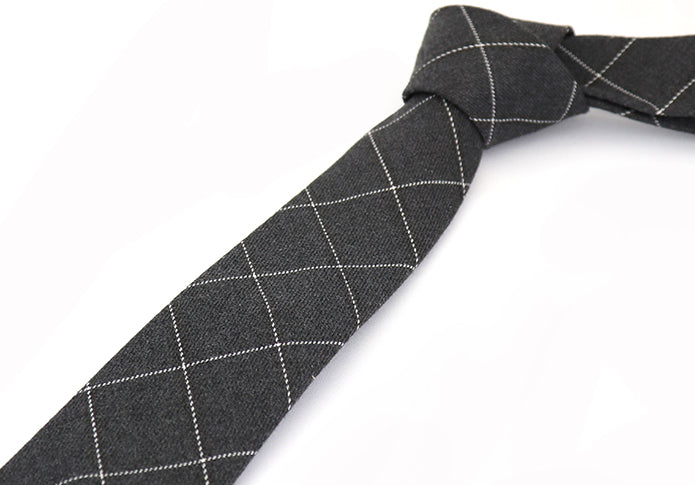 ビジネス-ネクタイ-グレー地-ホワイト-極細-格子柄-男女-祝-おしゃれ-ビジネス-結婚式-カジュアル-スーツ-人気-プレゼント-ギフト-入園式-入学式-成人式-暖か-暖色-温もり