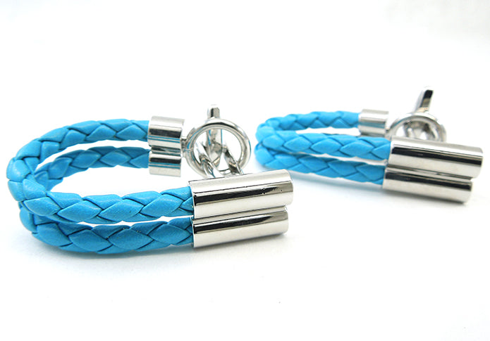 編み込み-フェイク-レザー-スカイブルー-カフスボタン-青系-ブルー-男女-カフリングス-営業マン-おしゃれ-かわいい-結婚式-カジュアル-スーツ-人気-プレゼント-ギフト-入園式-入学式-成人式