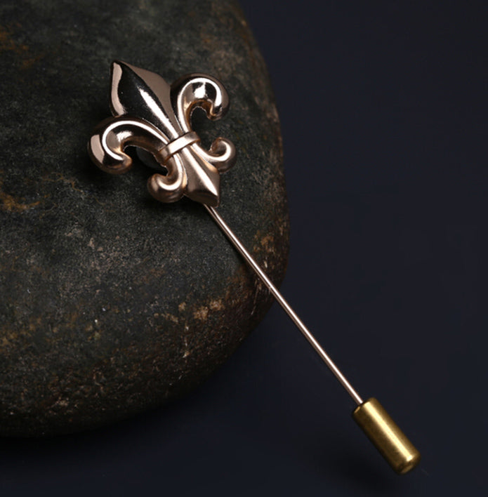 百合-の-スーツ-アクセ-金色-ラペルピン-おしゃれ-かわいい-プレゼント-高級感-メンズ-お礼-ギフト-アクセサリ
