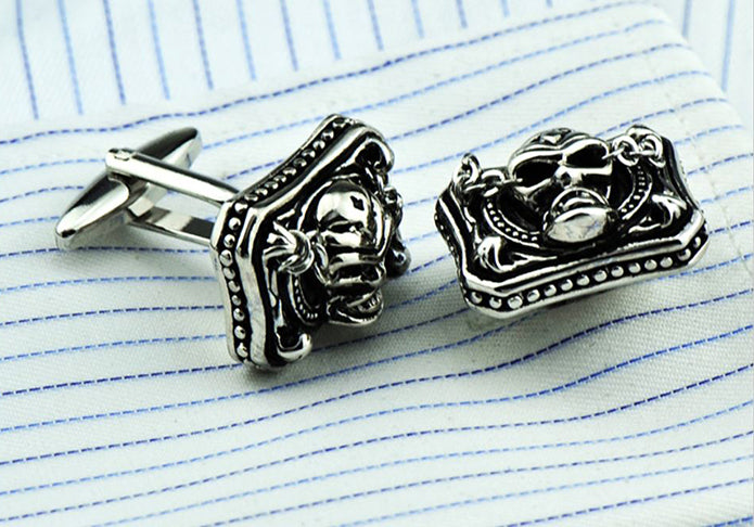 立体的-重厚-スカルヘッド-シルバー-アクセ-風-銀色-カフスボタン-シルバー系-男女-おすすめ-おしゃれ-男女-ユニーク-営業マン-結婚式-スーツ-人気-カフリングス-プレゼント-ギフト-入園式-入学式-成人式