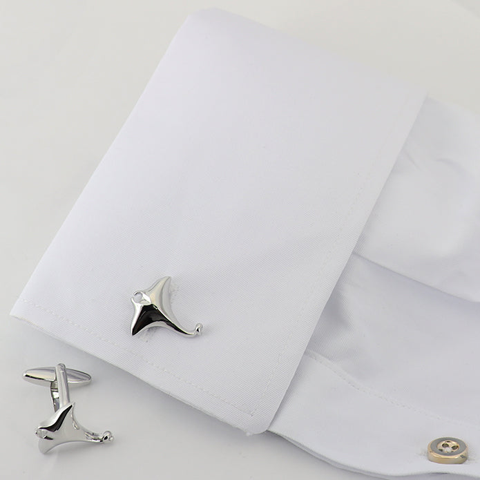 華麗に泳ぐ-エイ-色-シルバー-立体カフス-おしゃれ-魚-生き物-人気-プレゼント-成人式-結婚式-カフス専門店-男女-おすすめ-おしゃれ-男女-かわいい-結婚式-スーツ-人気-カフリングス-プレゼント-ギフト-入園式-入学式-成人式
