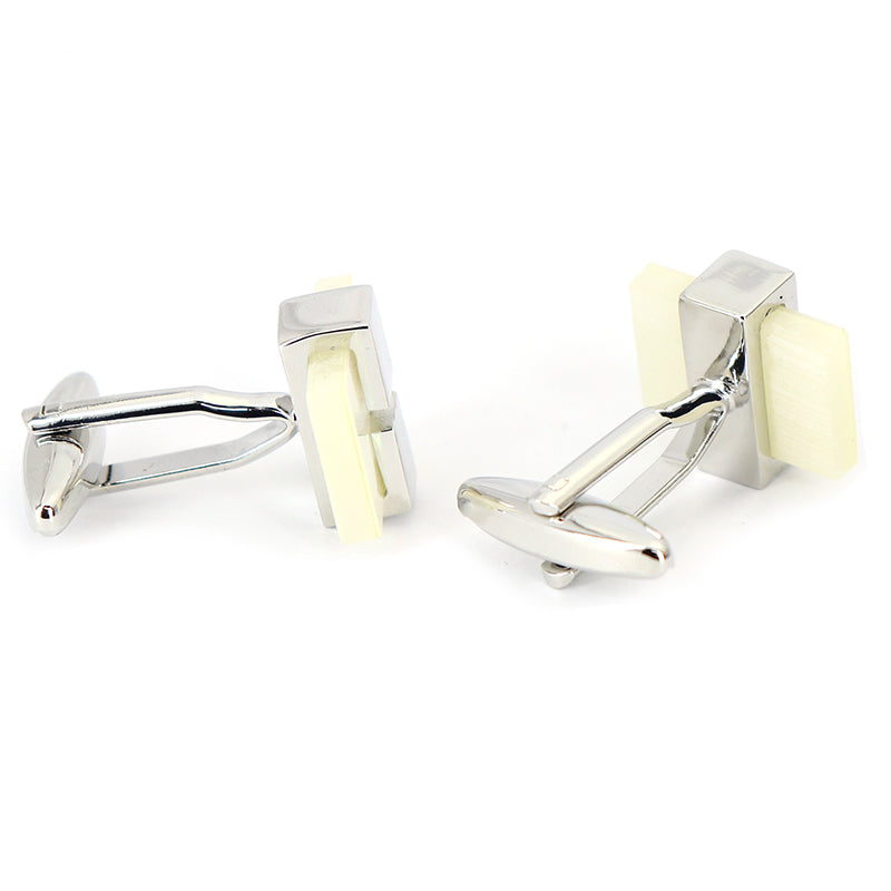 白くきらきら輝く-カフスボタン-ホワイト-おしゃれ-男女-カフリングス-エレガント-結婚式-プレゼント-カフス専門店