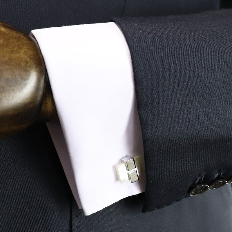 白くきらきら輝く-カフスボタン-ホワイト-おしゃれ-男女-カフリングス-エレガント-結婚式-プレゼント-カフス専門店