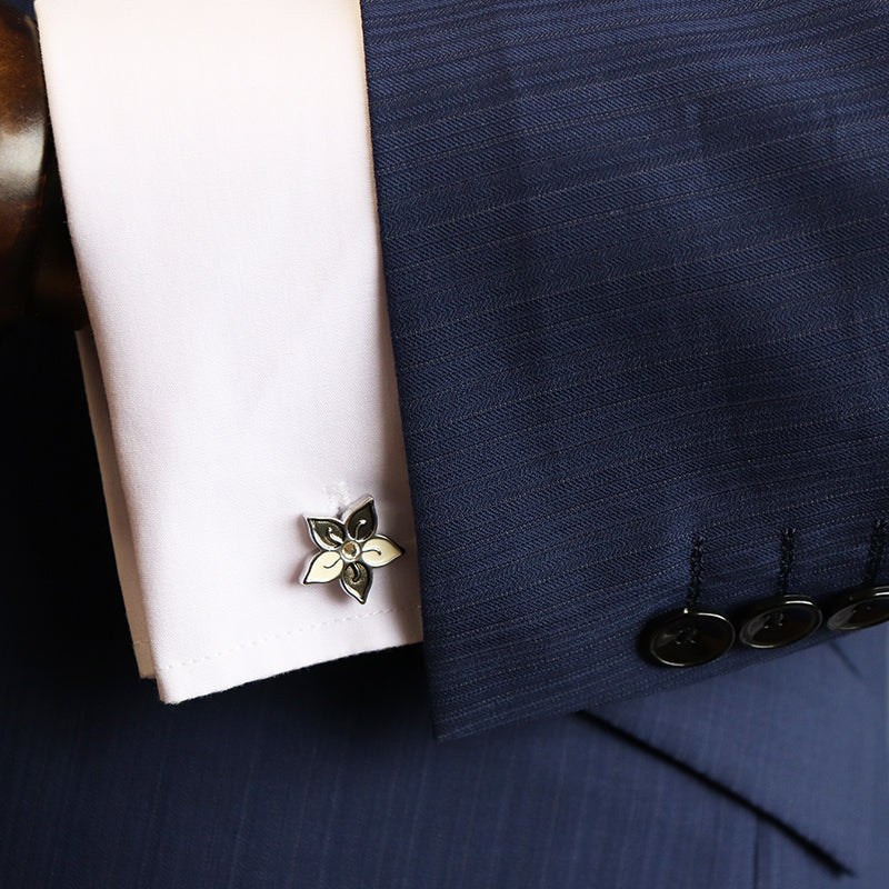 花びらカフスボタン-黒白-男女-カフリングス-プレゼント-おしゃれ-結婚式-カフス専門店