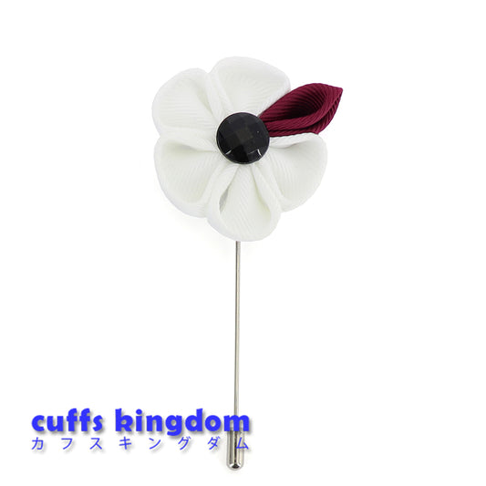 白いお花のラベルピン-白色-工芸-コサージュ-ブローチ-男女-プレゼント-おしゃれ-スーツ