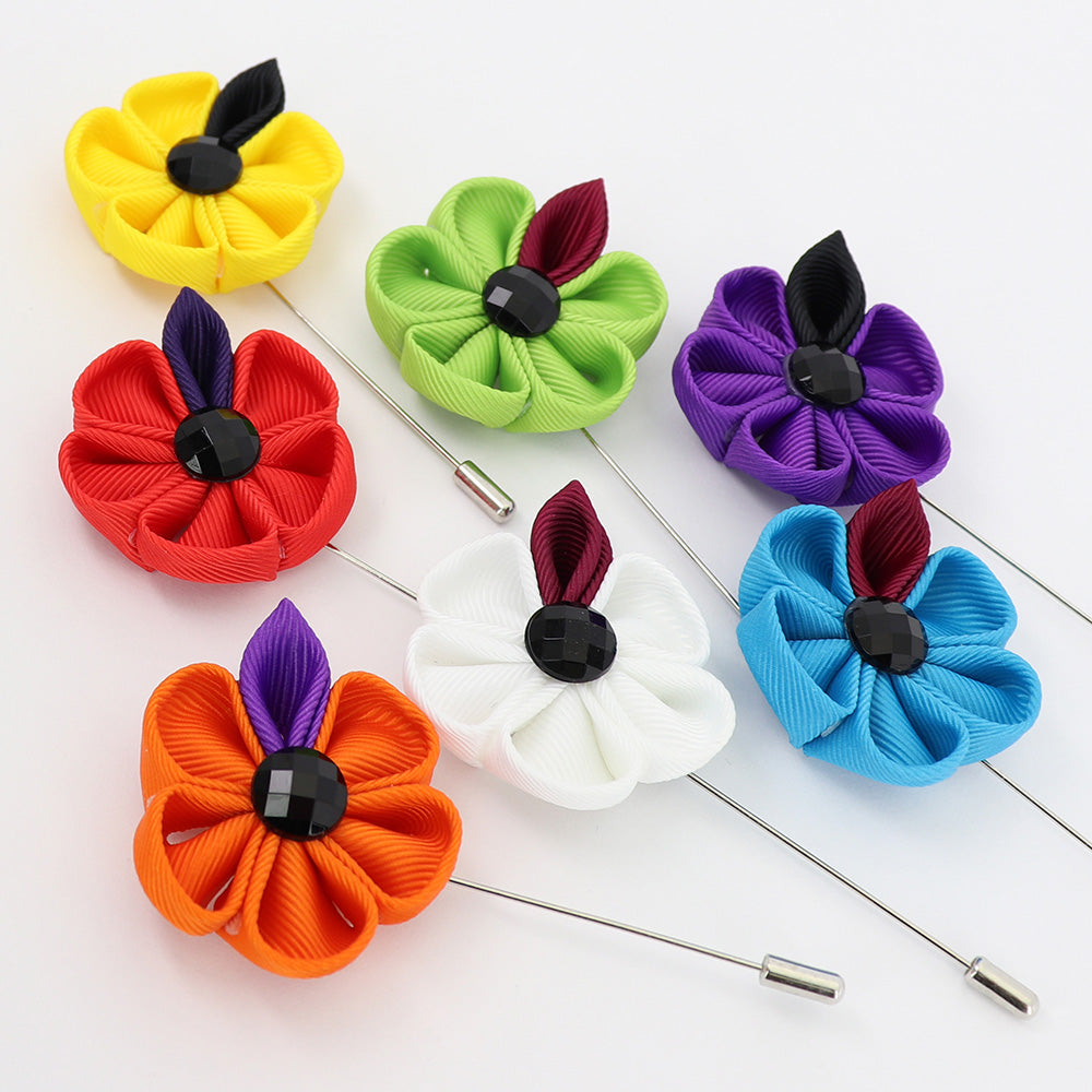 紫色に黒のワンポイト-お花のラベルピン-紫色-工芸-コサージュ-ブローチ-男女-プレゼント-おしゃれ-スーツ