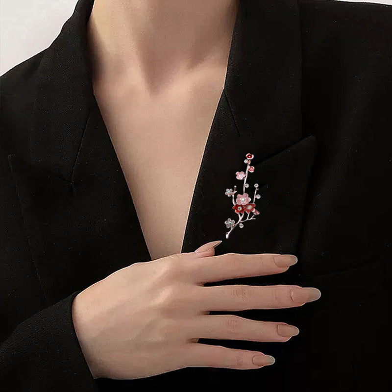 梅の花 ブローチ クリスタル レトロ ファッション コサージュ ピン エレガント 可愛い おしゃれ アクセサリー プレゼント 贈り物 メンズ レディース 子供 ジュエリー カフス専門店