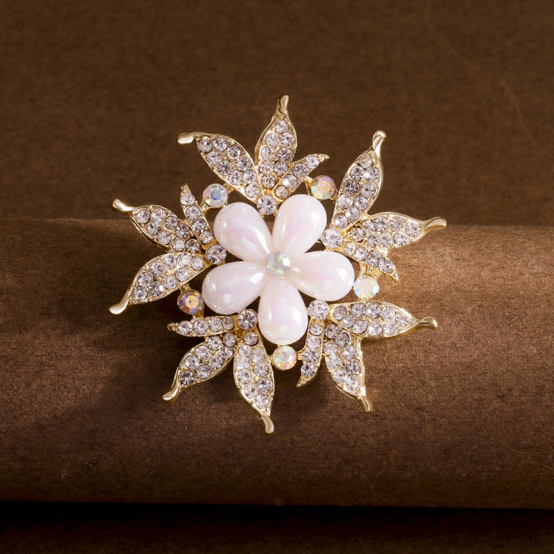 輝く お花 ブローチ クリスタル ファッション コサージュ ピン エレガント 可愛い おしゃれ アクセサリー プレゼント 贈り物 メンズ レディース 子供 ジュエリー カフス専門店