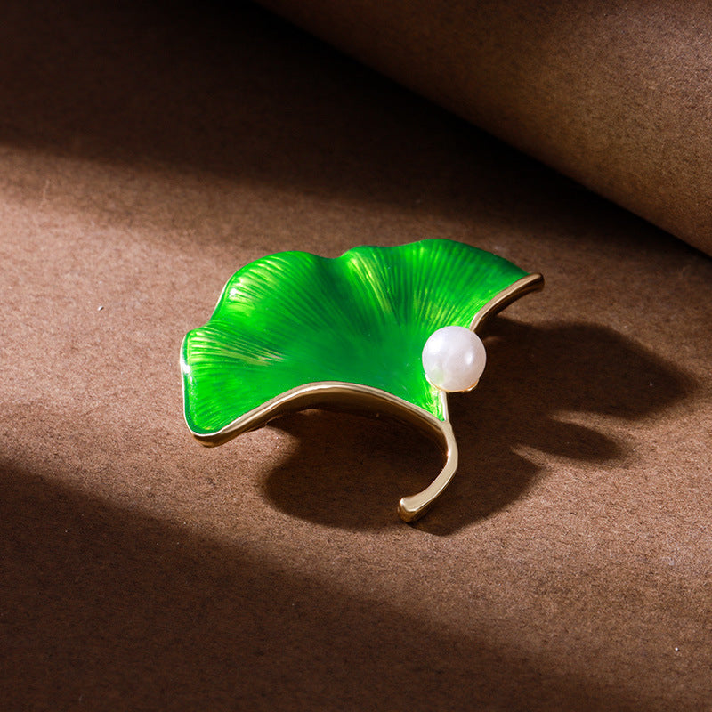イチョウの葉 ブローチ グリーン ファッション コサージュ ピン エレガント 可愛い おしゃれ アクセサリー プレゼント 贈り物 メンズ レディース 子供 ジュエリー カフス専門店