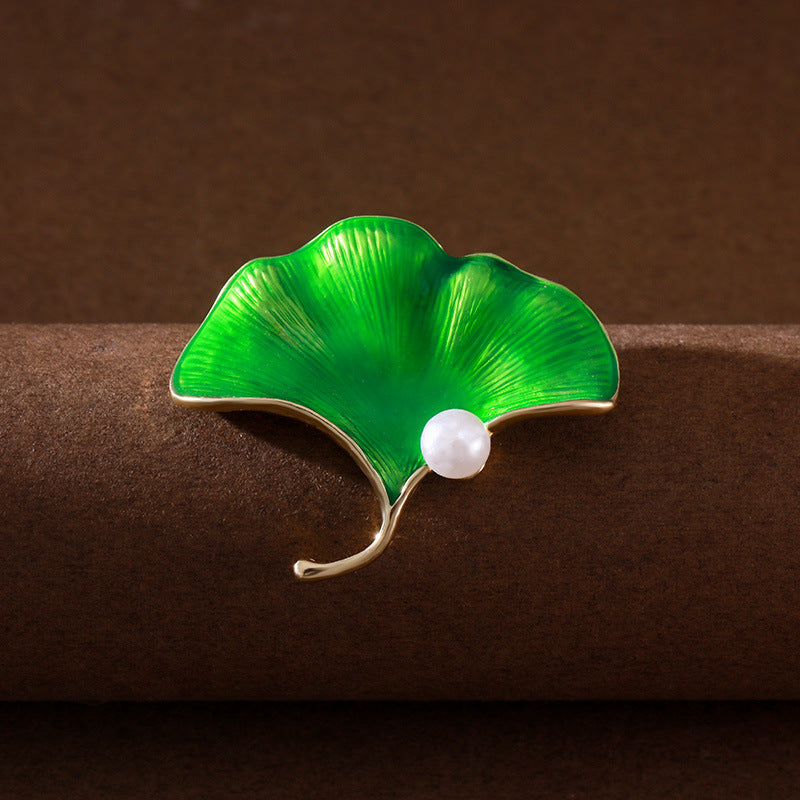 イチョウの葉 ブローチ グリーン ファッション コサージュ ピン エレガント 可愛い おしゃれ アクセサリー プレゼント 贈り物 メンズ レディース 子供 ジュエリー カフス専門店
