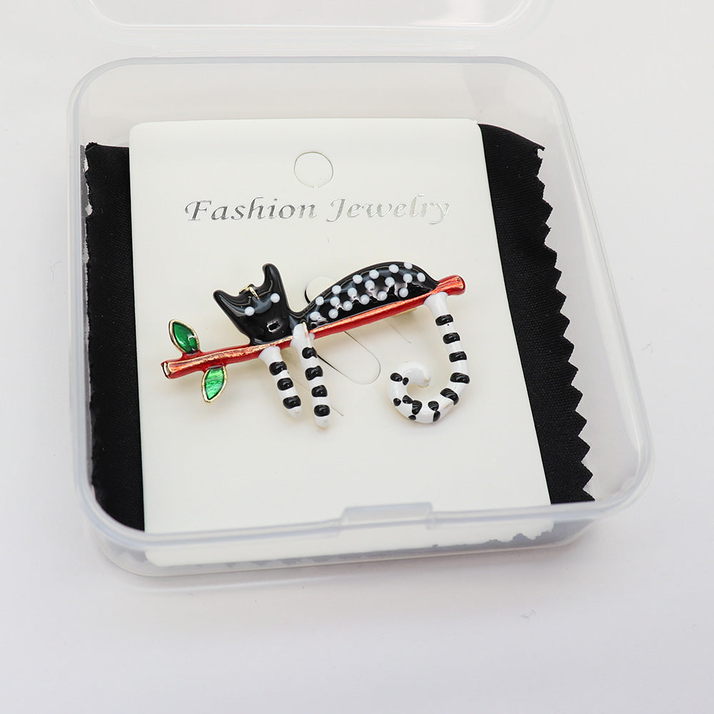 【送料無料】まったり 黒白 ぶちネコ ブローチ ファッション ピン エレガント 可愛い おしゃれ アクセサリー プレゼント 贈り物 メンズ レディース 子供 ジュエリー カフス専門店