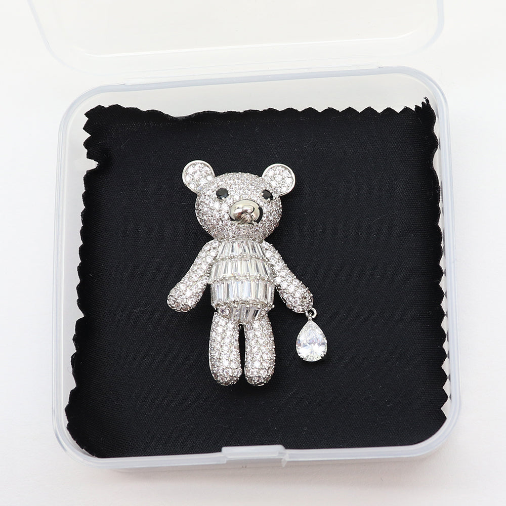 くま ブローチ キラキラ ストーン テディベア 涙チャーム 上品 かわいい レディース アクセサリー バッグ 帽子 ストール プレゼント ギフト