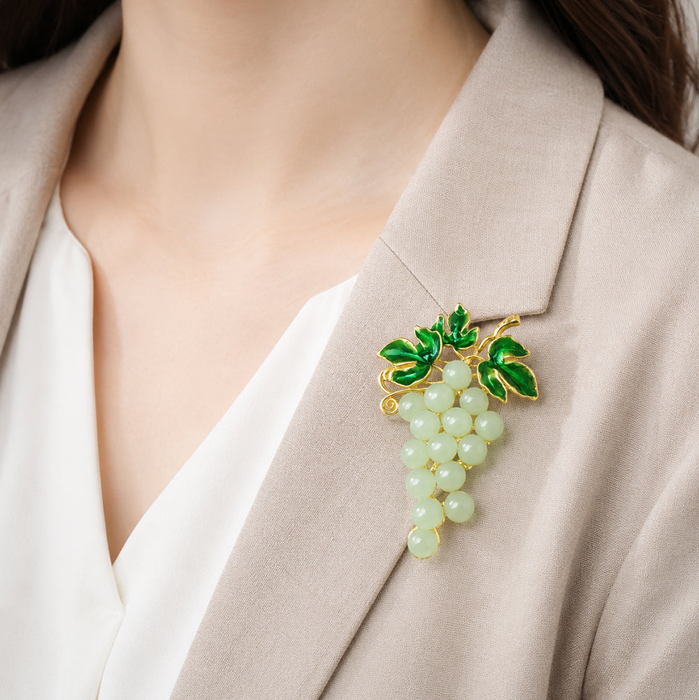 ぶどう ブローチ 葡萄 グリーン フルーツ 果物 ゴールドカラー 大ぶり ナチュラル 上品 華やか アクセサリー バッグ 帽子 ストール プレゼント ギフト