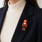 レトロ ロボット ブローチ 赤 エナメル風 アクセサリー 個性的 かわいい ユニーク レトロ ポップ 遊び心 バッグ 帽子 ストール プレゼント ギフト