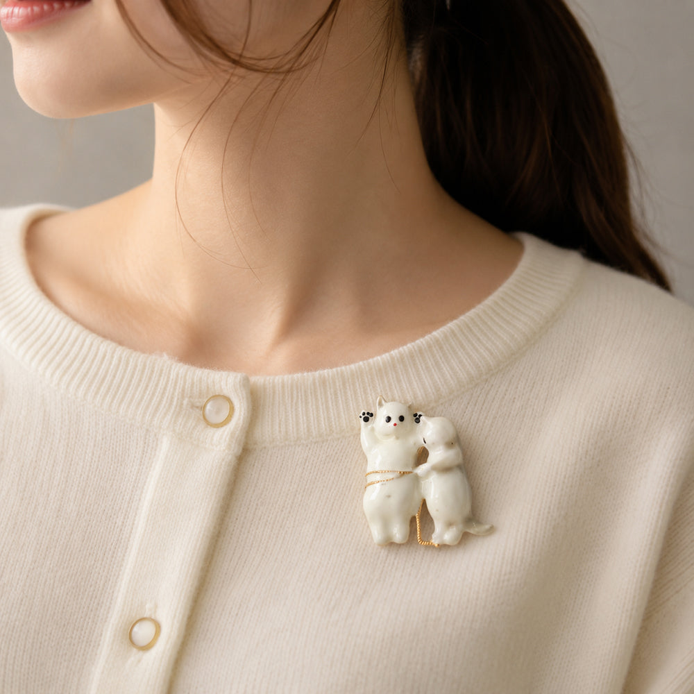 猫 ブローチ ネコ ホワイト かわいい アニマル 肉球 アクセサリー おしゃれ ナチュラル バッグ 帽子 ストール プレゼント ギフト 猫好き