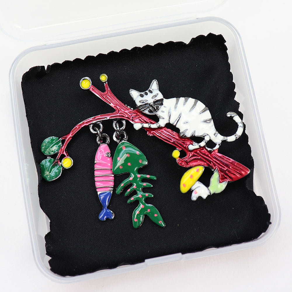 木 に 登る 猫 ブローチ ペンダント 2WAY ネコ キャット 魚 骨 枝 アニマル チャーム アクセサリー かわいい ユニーク バッグ 帽子 ストール ギフト 猫好き