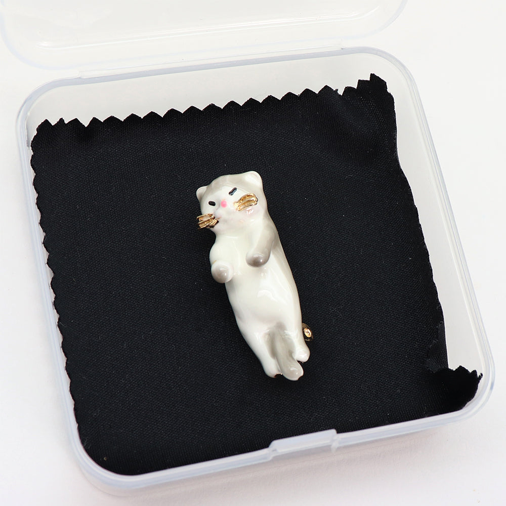 白猫 ブローチ ねこ 猫 アクセサリー 動物 アニマル 猫好き かわいい 癒し おしゃれ バッグ 帽子 ストール プレゼント ギフト