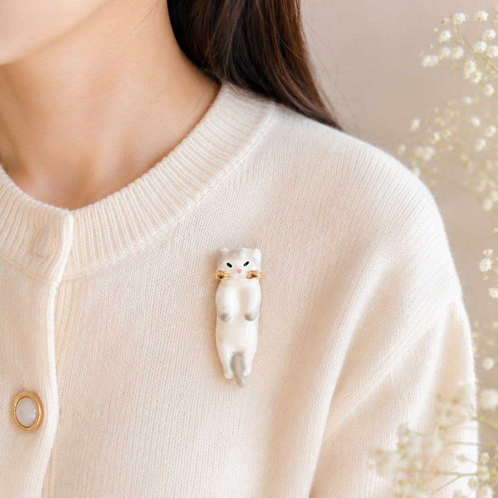 白猫 ブローチ ねこ 猫 アクセサリー 動物 アニマル 猫好き かわいい 癒し おしゃれ バッグ 帽子 ストール プレゼント ギフト