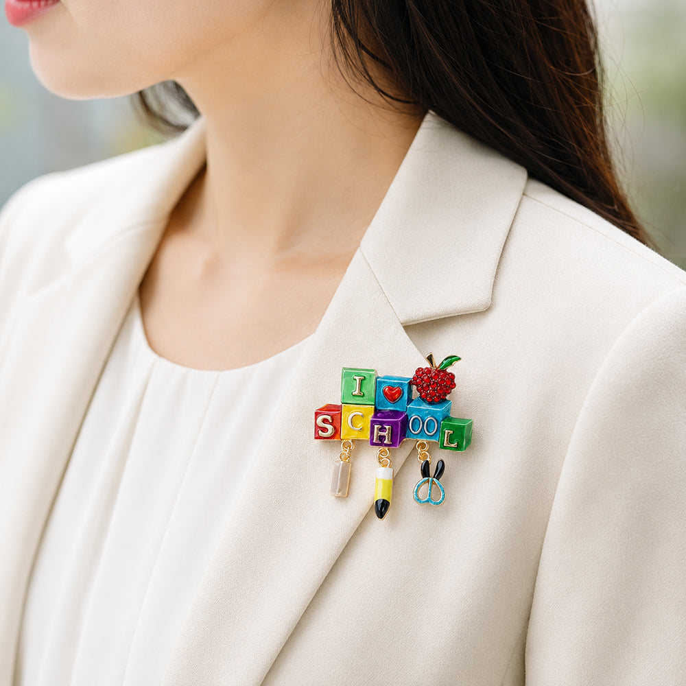 スクール 学校 ブローチ カラフル はさみ 鉛筆 文房具 ブロック アップル ハート アクセサリー かわいい 揺れる チャーム キッズ 先生 教師 保育士 入学 卒業 プレゼント ギフト
