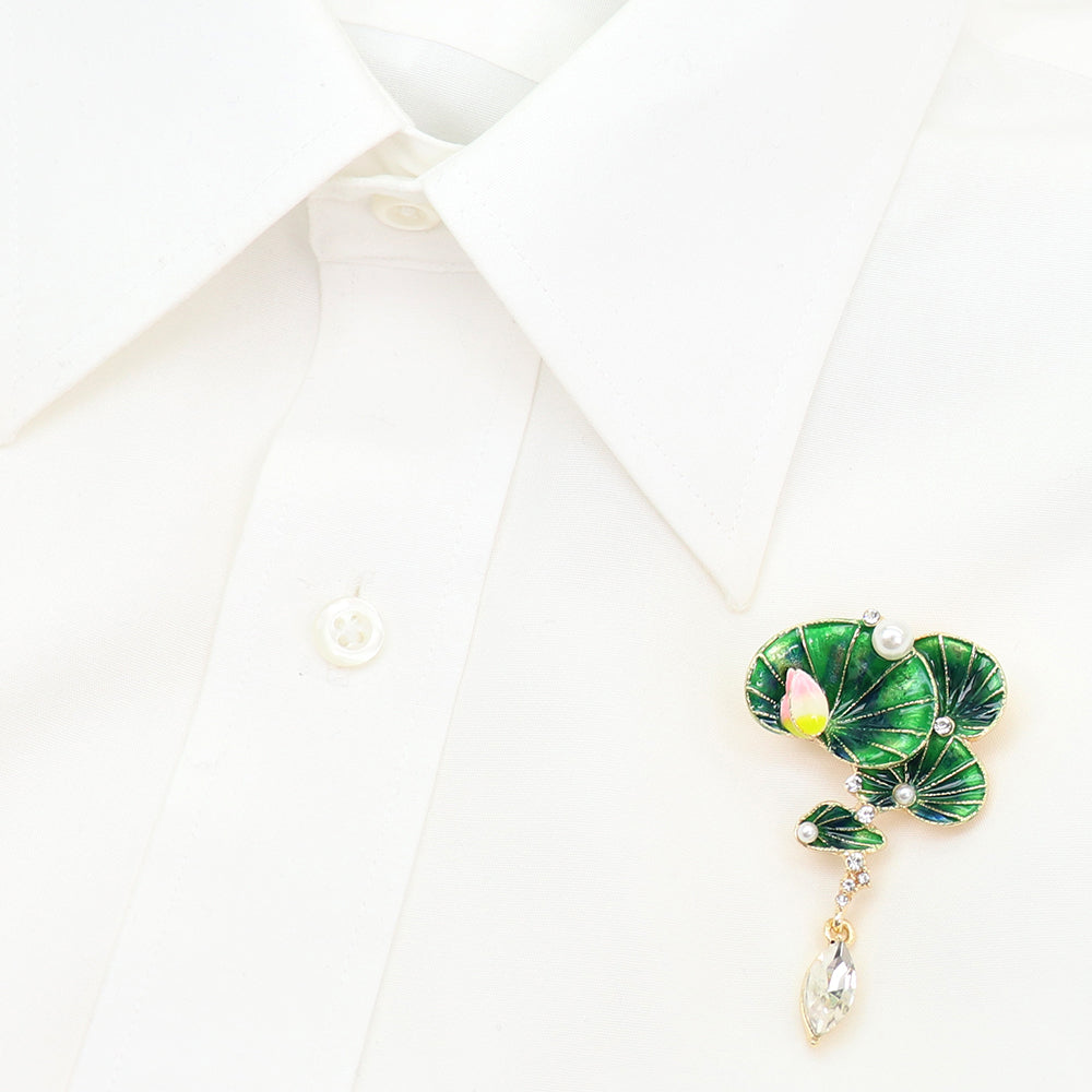 蓮の葉 ブローチ ロータス 花 葉 植物 グリーン ビジュー 雫 チャーム 揺れる 上品 おしゃれ 和風 エレガント アクセサリー プレゼント ギフト