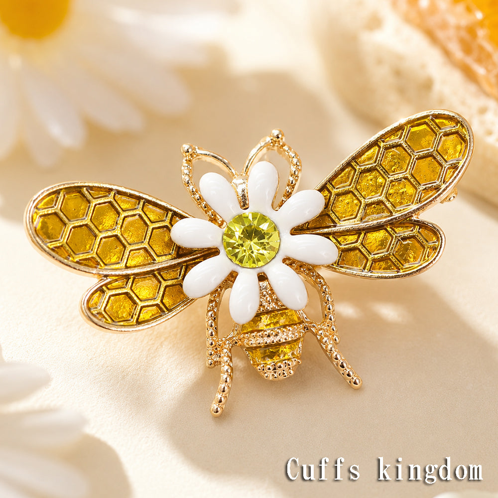 ミツバチ ブローチ 花 フラワー 蜂 はち 昆虫 ゴールド ホワイト ラインストーン キラキラ かわいい おしゃれ アクセサリー バッグ 帽子 ストール プレゼント ギフト